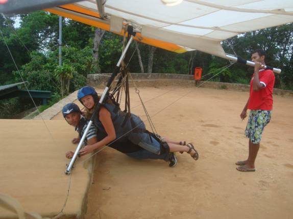 Preparando-se para o salto de asa delta no Rio de Janeiro - RJ